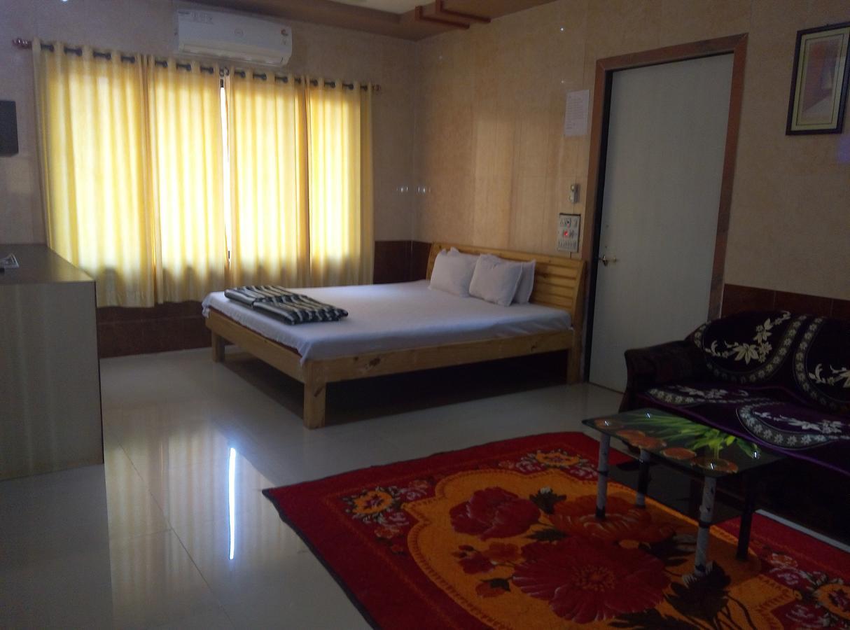 Om Shree Bed And Breakfast Harihareshwar ภายนอก รูปภาพ